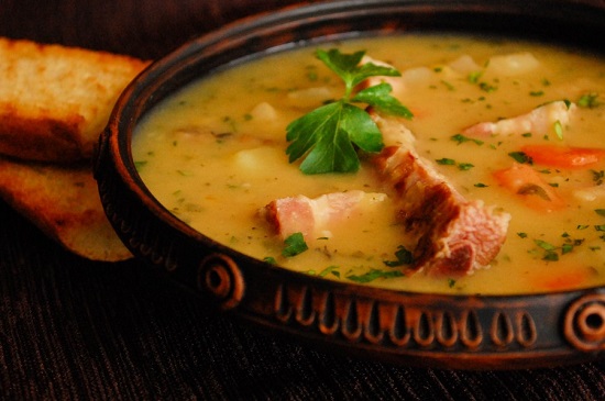 гороховый суп - с копчеными ребрышками и сельдереем