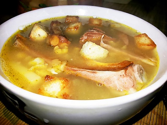 гороховый суп - с копчеными ребрышками и сельдереем