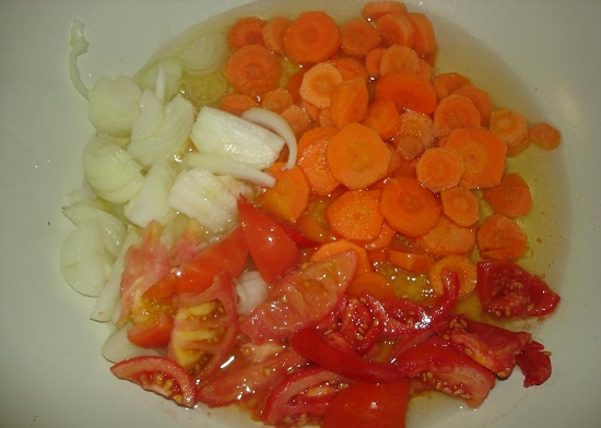 Перекладываем овощи в сковородку
