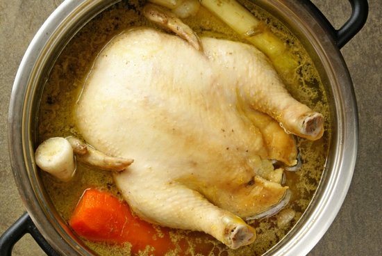 Сколько варить целую курицу до готовности?