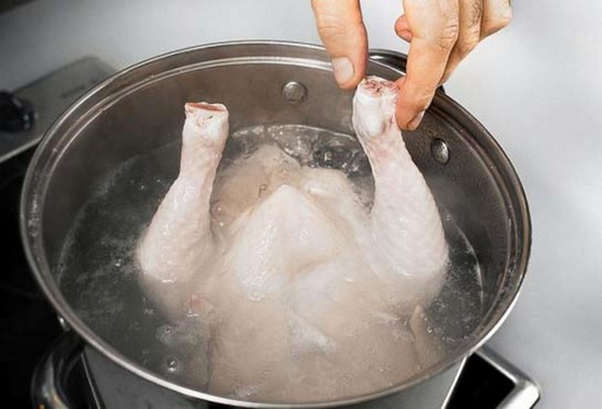 Сколько по времени варить целую курицу?