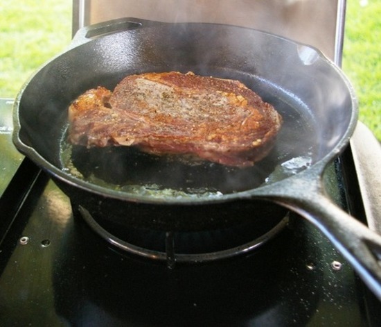 сколько по времени жарить стейк из свинины